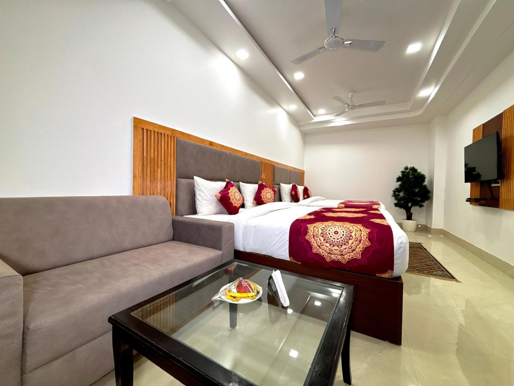 Hotel Arch - Near Aerocity 4*